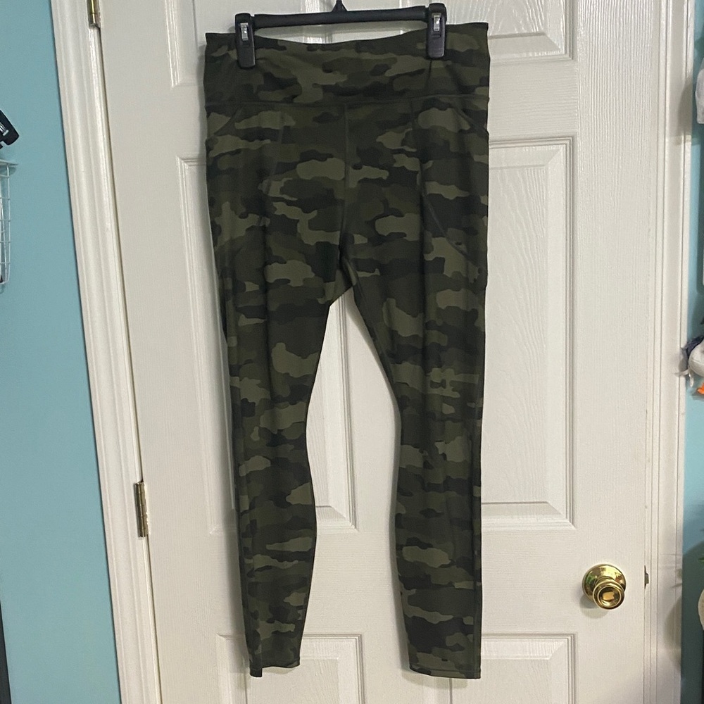 Duluth Trading Co Green Camouflage Leggings